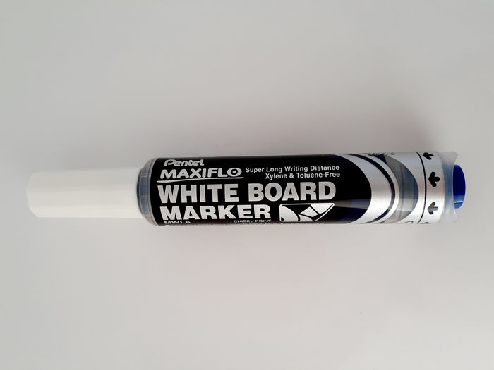 Pentel Maxiflo Whiteboard Marker Chisel Tip, Blue