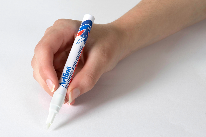 Artline 750 Laundry Marker 1.2mm Line Width - White x 12's pack AO175033