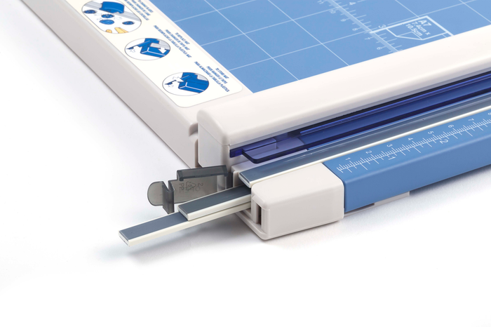 Carl RT218 A3 Rotary Paper Trimmer