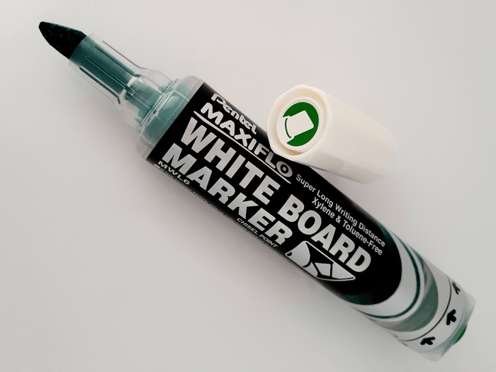 Pentel Maxiflo Whiteboard Marker Chisel Tip Green AOMWL6-D