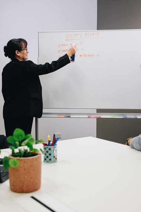 Quartet Mobile Porcelain Double Sided Whiteboard 1200 x 900mm On Stand AOQTMWI1209A