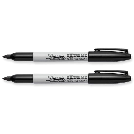 SHARPIE Extreme Permanent Marker with Fine Point Tip. 2-Pack Extreme Versatility on Sports Gear, Camping Equipment, boating Accessories etc. Quick-drying & Fade Resistant. CD1919845