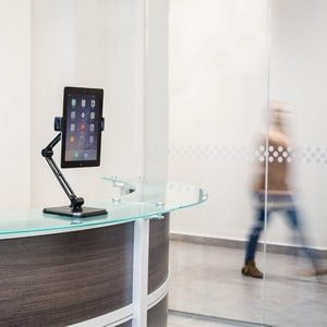 StarTech.com Adjustable Tablet Stand with Arm - Universal Mount for 4.7" to 12.9" Tablets such as the iPad Pro - Tablet Desk Stand or Wall Mount Tablet Holder - 1 Display(s) Supported - 11.9 cm to 32.8 cm (12.9") Screen Support - 1 kg Load Capacity IM3650773